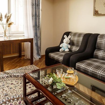 Золотой Квадрат 60 Кв2 Almaty Exterior foto