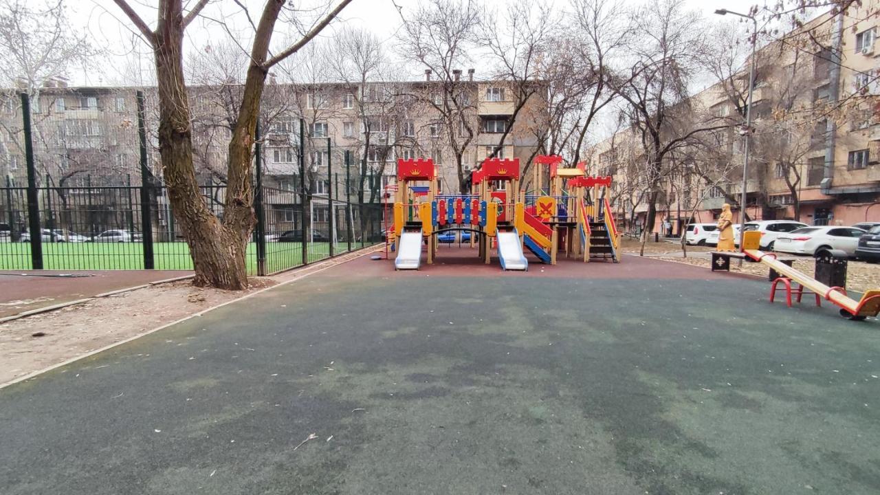 Золотой Квадрат 60 Кв2 Almaty Exterior foto