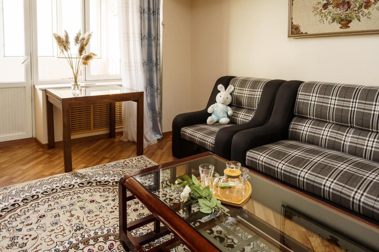 Золотой Квадрат 60 Кв2 Almaty Exterior foto