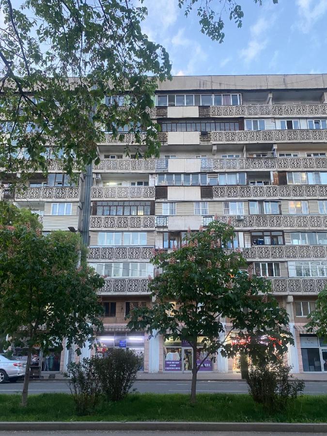 Золотой Квадрат 60 Кв2 Almaty Exterior foto
