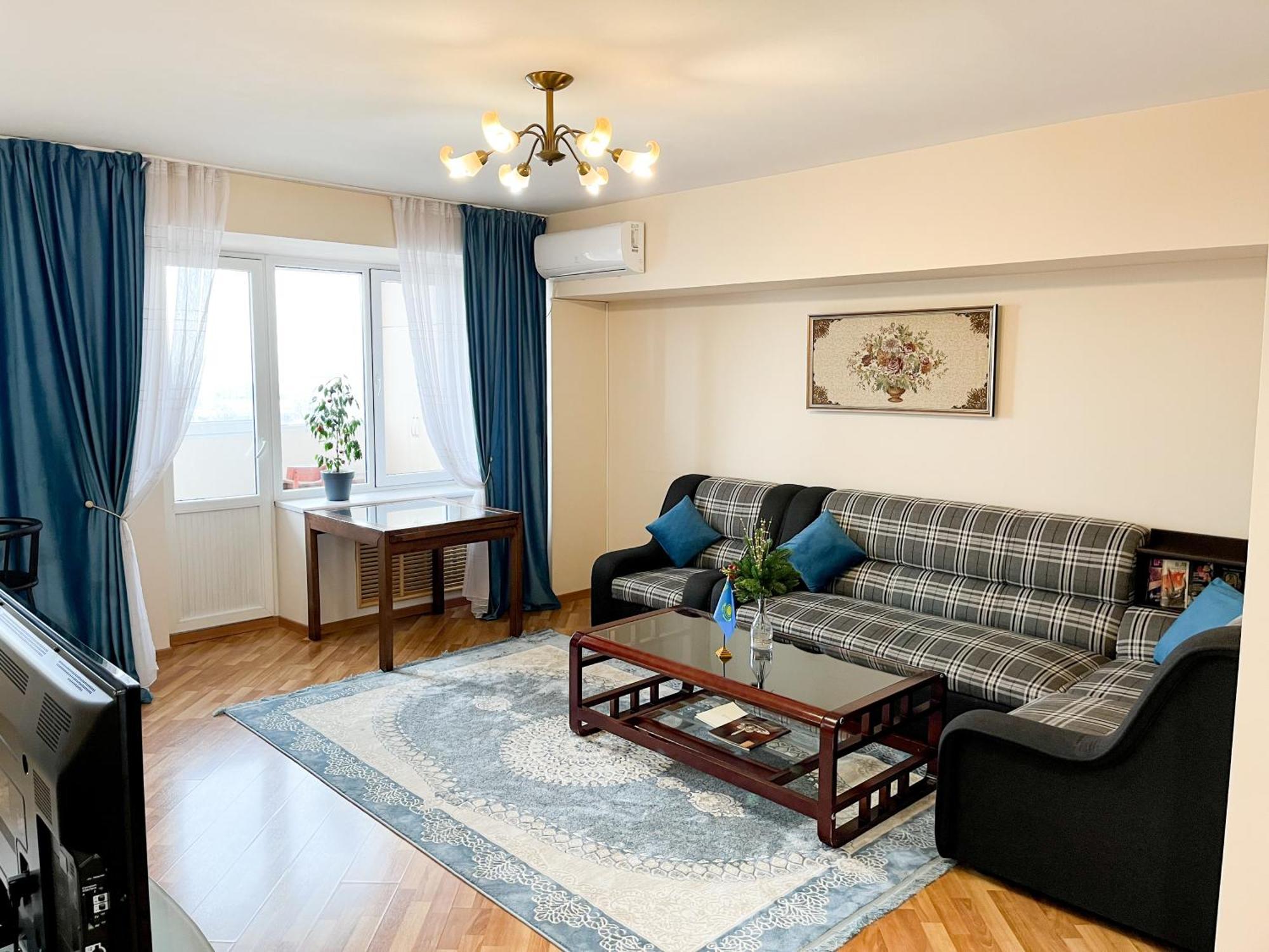 Золотой Квадрат 60 Кв2 Almaty Exterior foto
