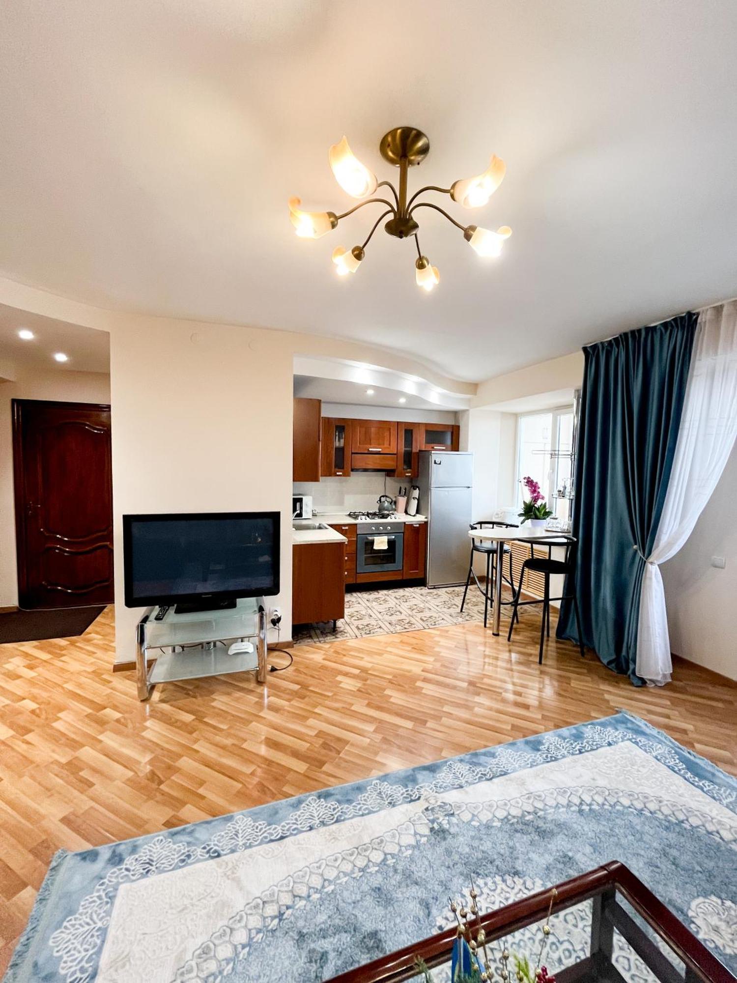 Золотой Квадрат 60 Кв2 Almaty Exterior foto